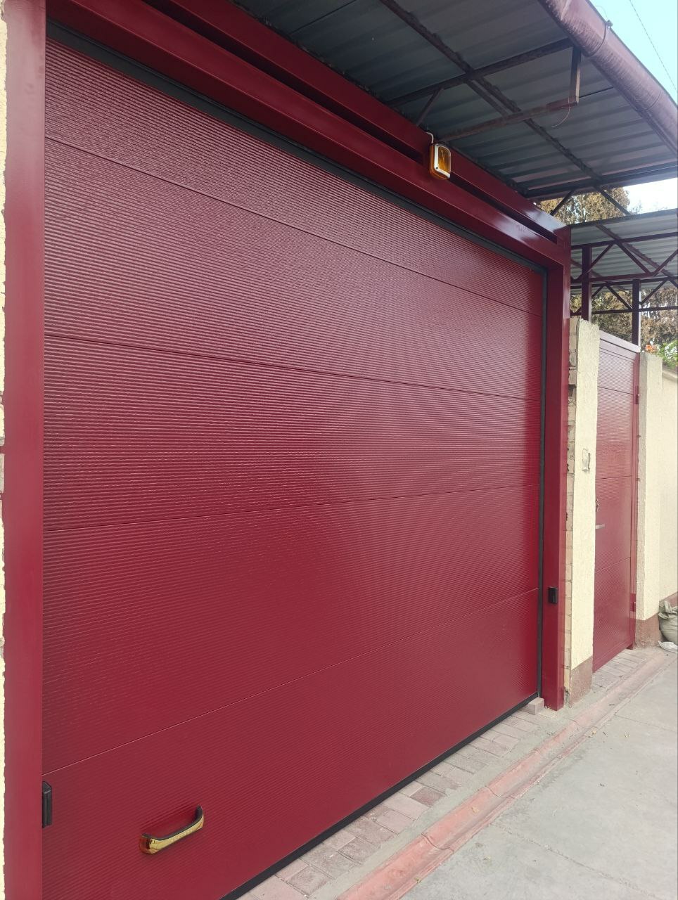 Секционные и рулонные ворота